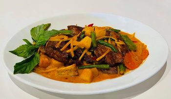 Order L8. Tropical Duck Curry  food online from Boba Tea Cafe store, Niagara Falls on bringmethat.com