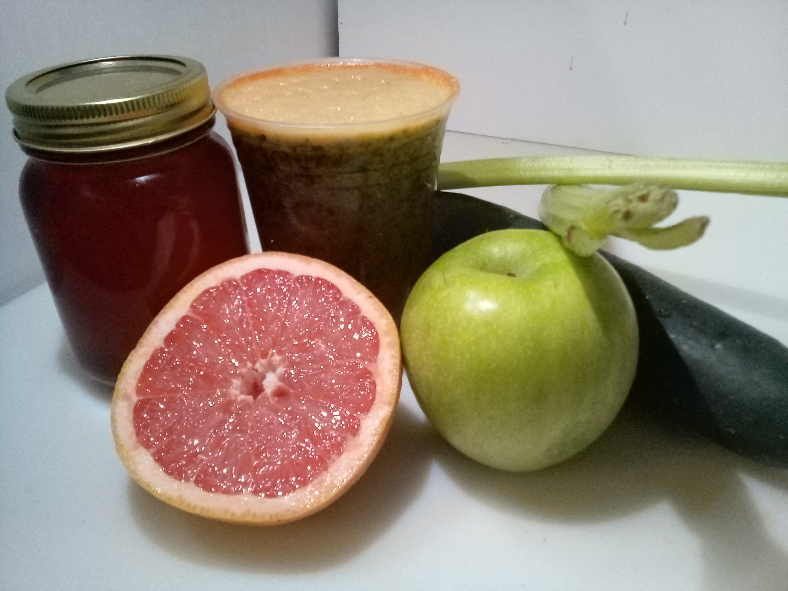 Order #19 Apple, Celery, Cucumber and honey food online from El Papayon store, Ontario on bringmethat.com