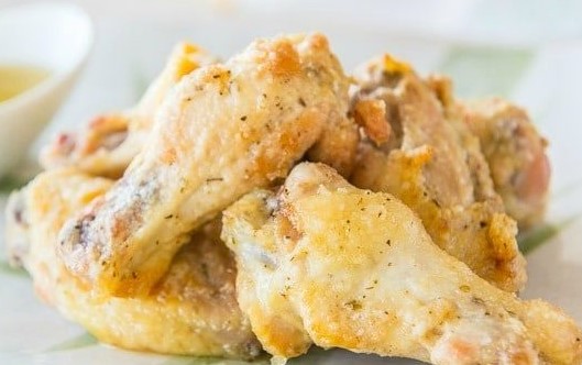 Order Garlic Parmesan  food online from Lord of the Wings store, Chicago on bringmethat.com