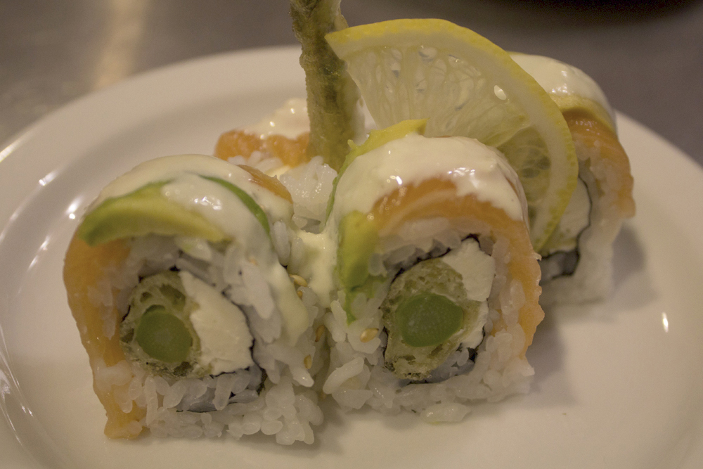Order Delish Roll food online from House Modern Sushi store, Mesa on bringmethat.com