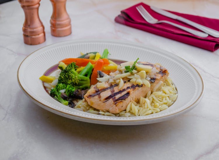 Order Grilled Salmon - Entree food online from Gian Marco Trattoria store, Millburn on bringmethat.com