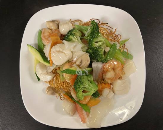 Order Pan Fried Noodle food online from Le Dish Asian Fusion store, Hamilton on bringmethat.com