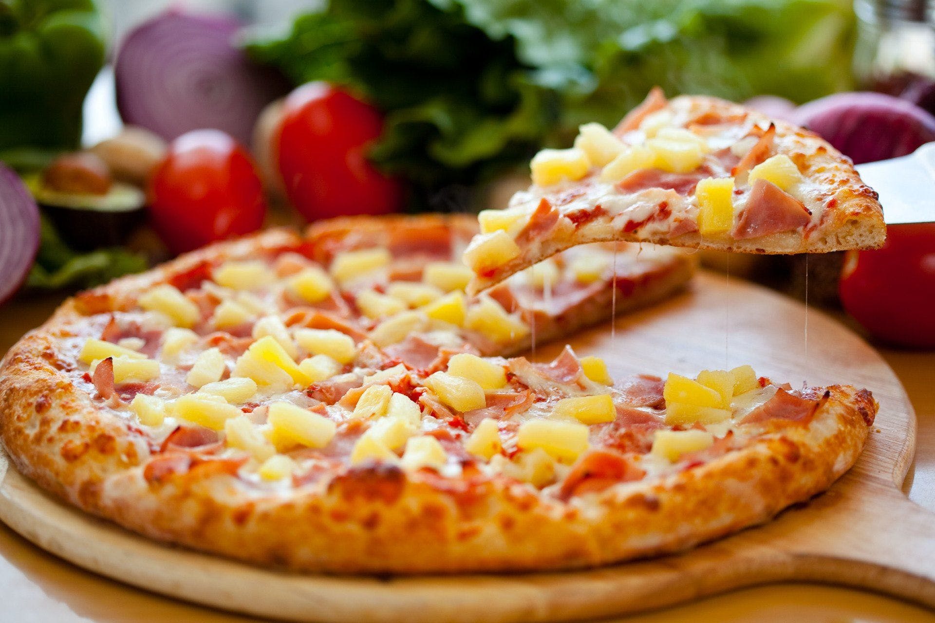 Order Hawaiian Pizza - Medium 14'' food online from Penn Pizza store, Bloomsburg on bringmethat.com