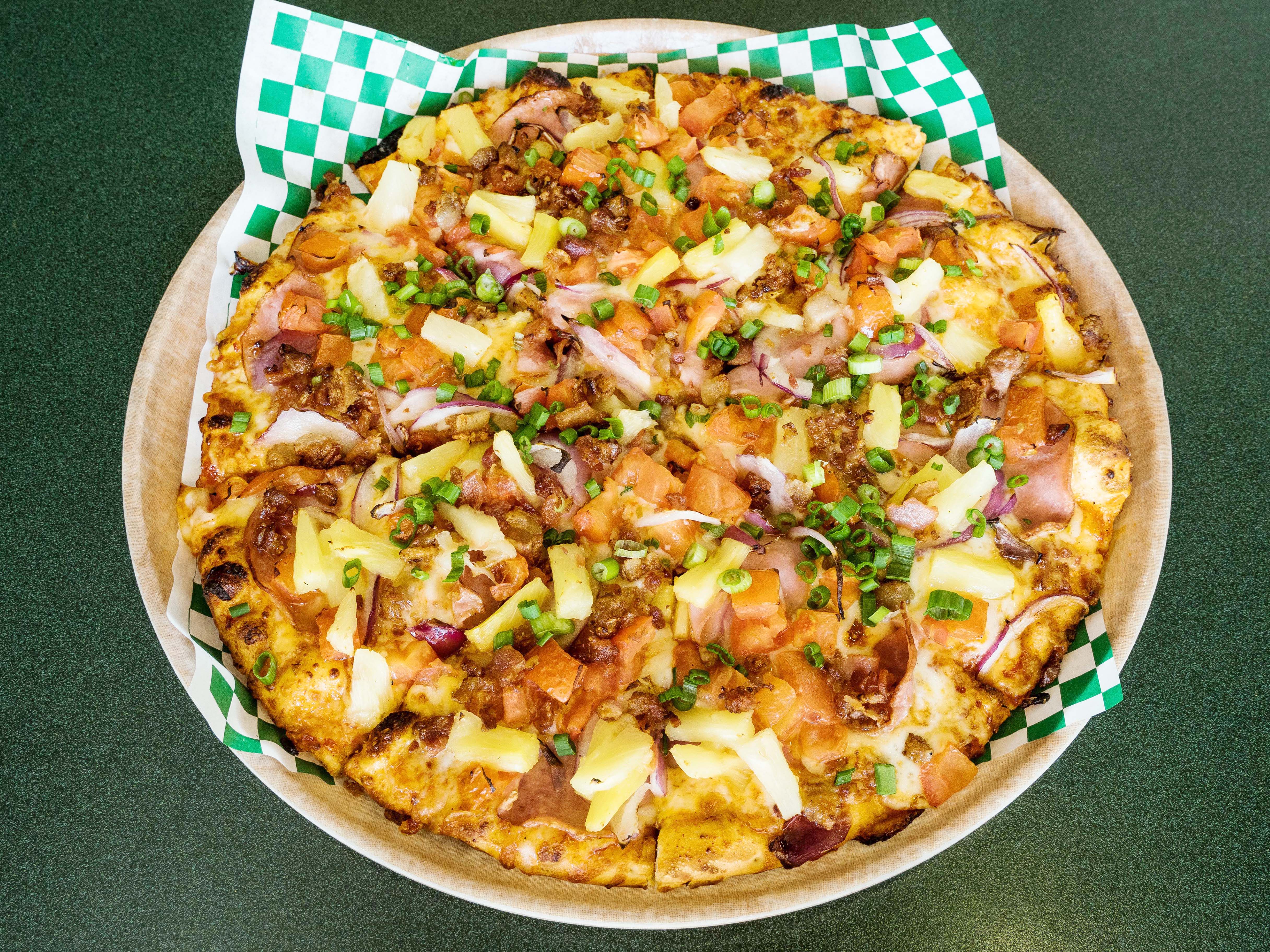 Order Maui Zaui Pizza food online from Round Table Pizza store, Lake Forest on bringmethat.com