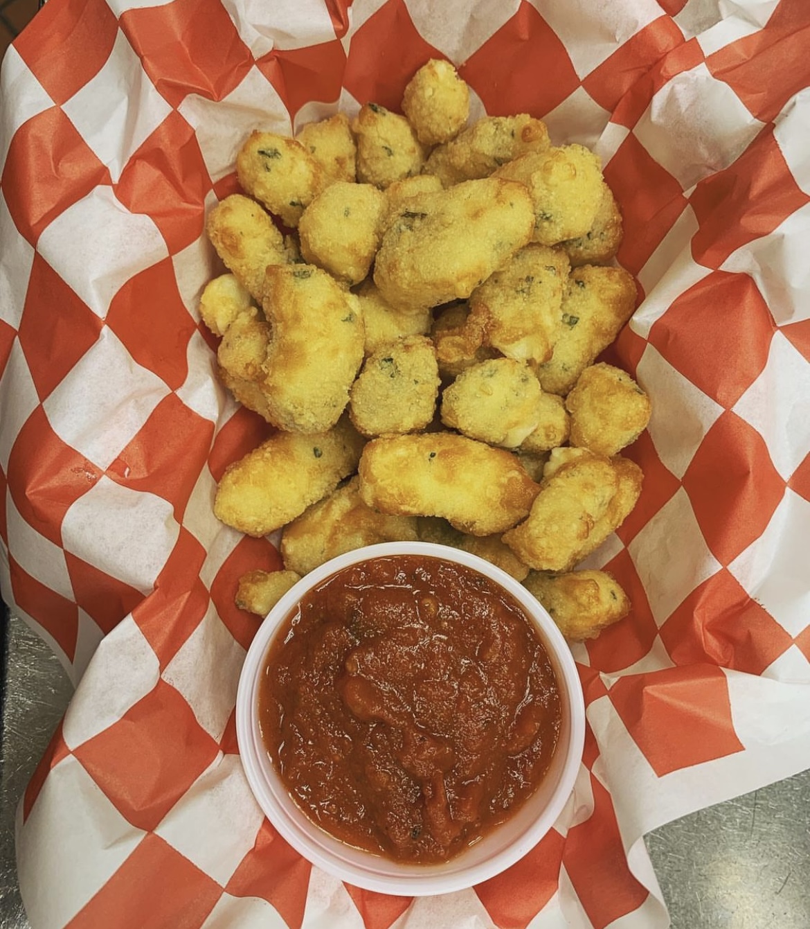 Order Garlic cheese bites food online from Station Pizza store, Philadelphia on bringmethat.com