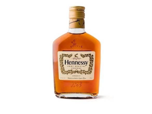 Order Hennessy V.S Cognac - 200ml Bottle food online from Josh Wines & Liquors Inc store, New York on bringmethat.com