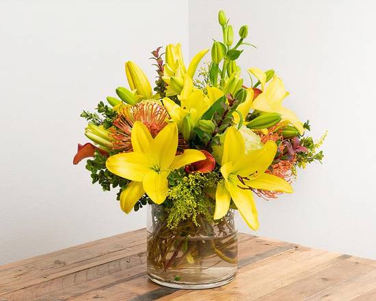 Order Seasonal Arrangement in a vase food online from @Flowers Wolf Creek store, Dallas on bringmethat.com