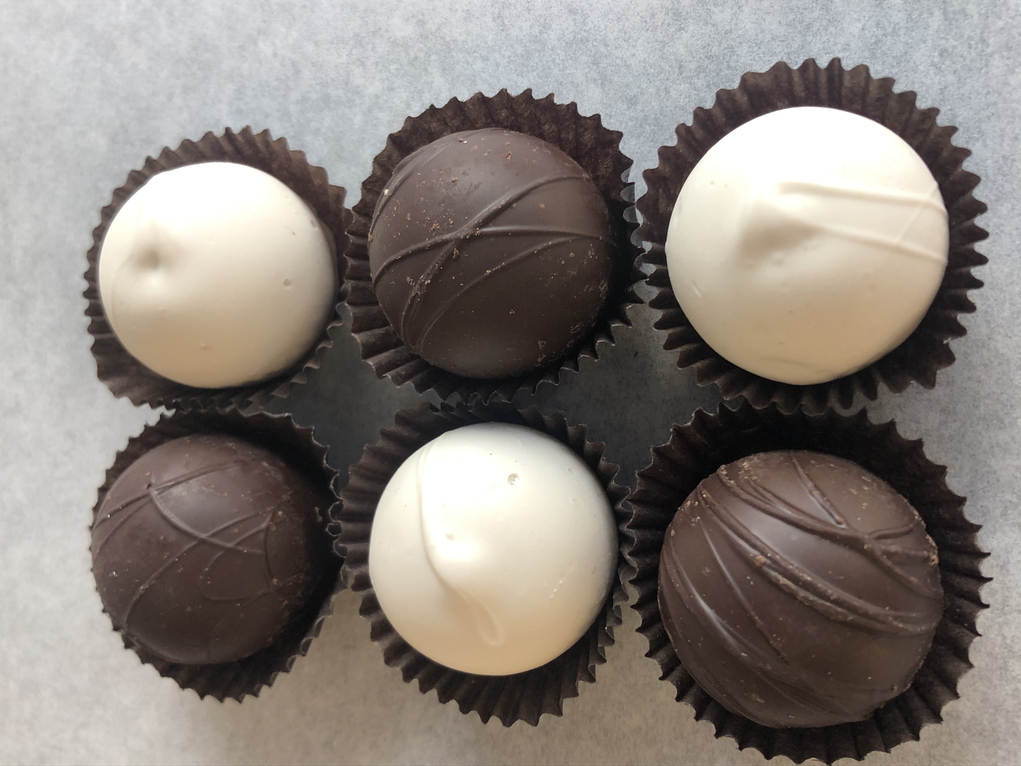 Order Truffles - Dark and White - Gift Box food online from Rocky Mountain Chocolate Factory store, Denver on bringmethat.com