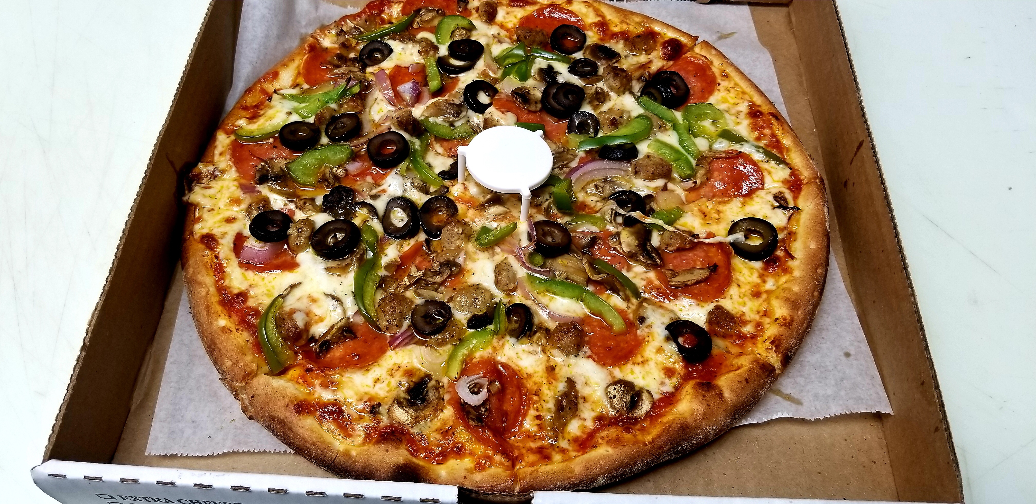 Order 10” Supremo Pizza food online from Ove Pizzeria store, Studio City on bringmethat.com