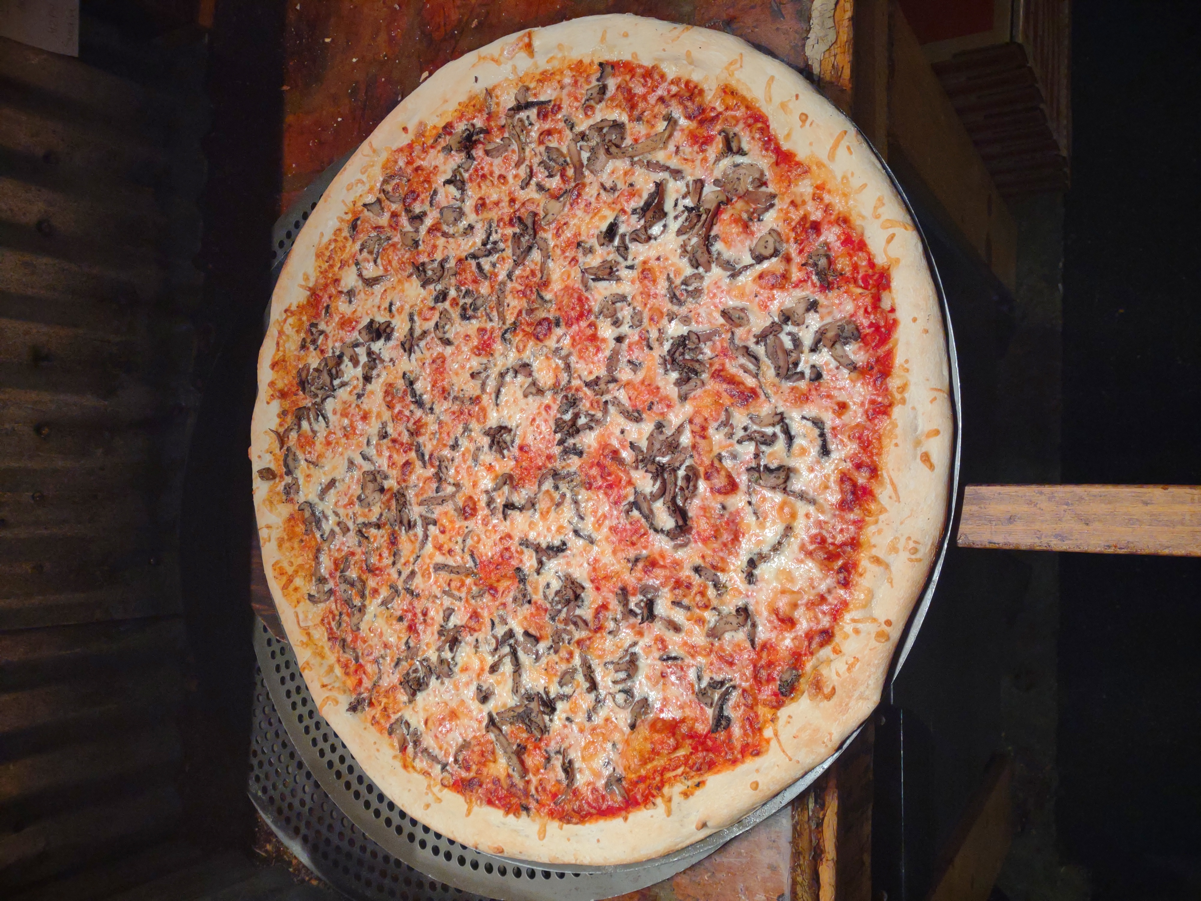 Order garlic mushroom pizza 28" food online from Benny Ravello store, Charleston on bringmethat.com