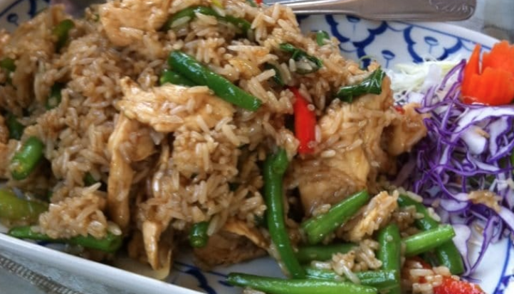 Order R2. Spicy Fried Rice food online from Sawasdee Thai Cuisine store, Ventura on bringmethat.com