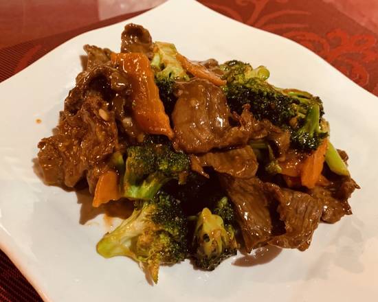 Order 101. Beef with Broccoli 芥蓝牛 food online from CHUNCHUN SC LLC store, Greenville on bringmethat.com