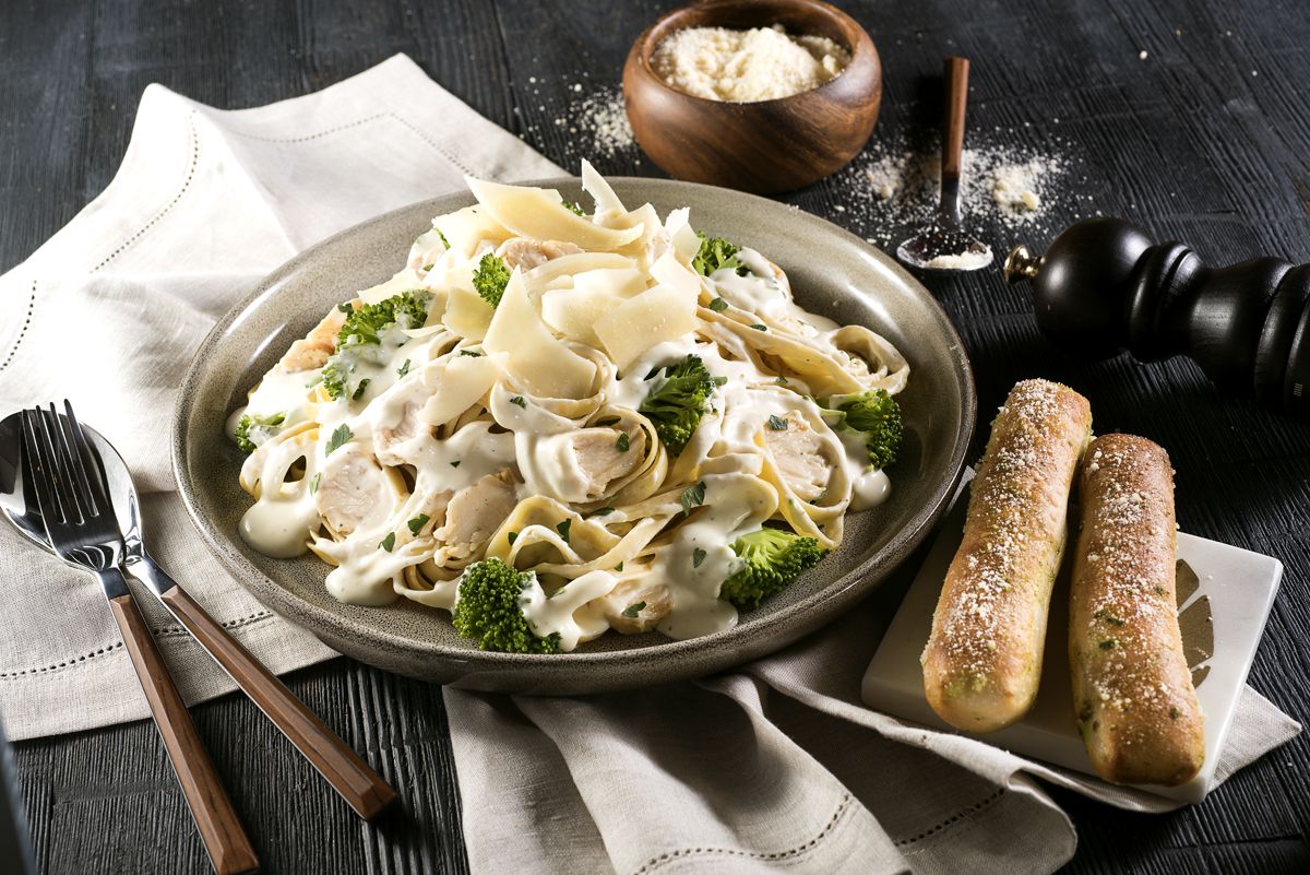 Order Fettucchi Alfredo food online from Pats Select Pizza Grill store, Evesham Township on bringmethat.com