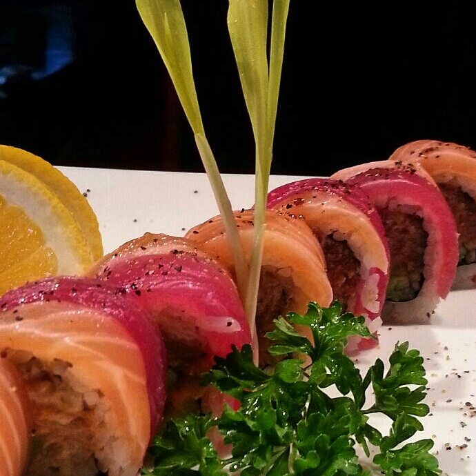 Order Tuna Sunset Roll food online from Agami Contemporary Sushi store, Chicago on bringmethat.com