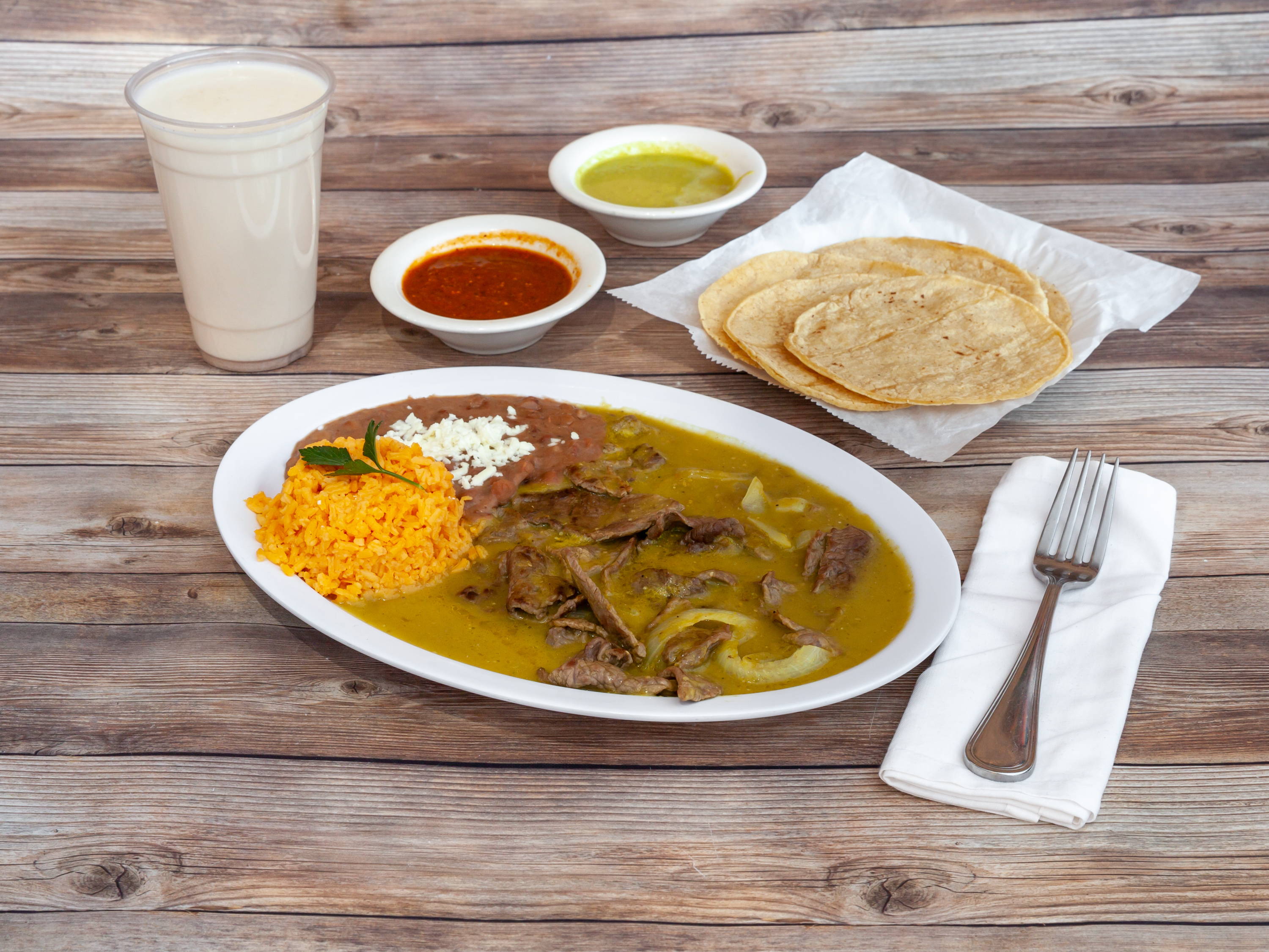 Order Bistec en Salsa Verde food online from El Rincon De Mexico store, Chicago on bringmethat.com