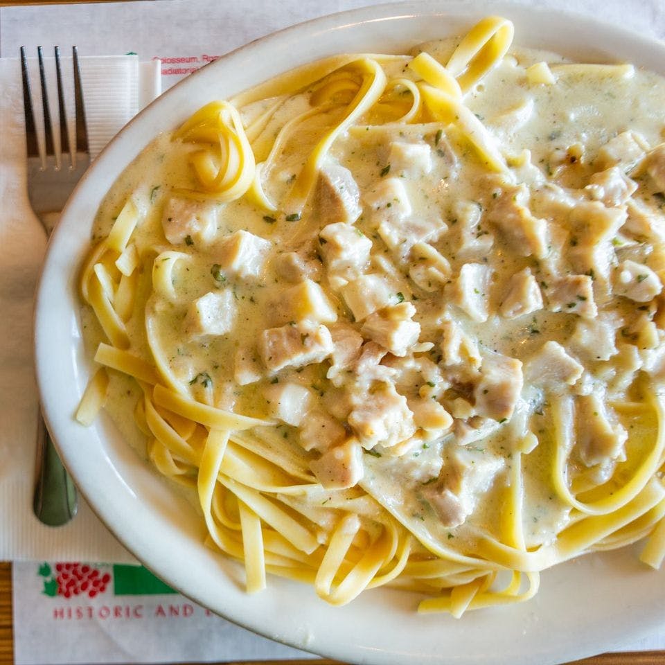 Order Fettucini Alfredo with Creamy White Sauce - Dinner food online from Pizza'n Stuff store, La Verne on bringmethat.com