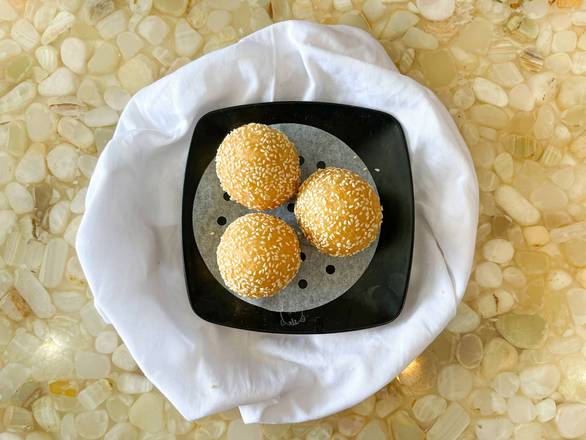 Order Sesame Ball with Red Bean/红豆芝麻球 food online from Dim Sum House store, Los Angeles on bringmethat.com