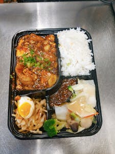 Order BD17. 麻辣豆腐鱼饭 Ma-la Fish Fillet with Tofu food online from Shanghai Fresh store, Cambridge on bringmethat.com