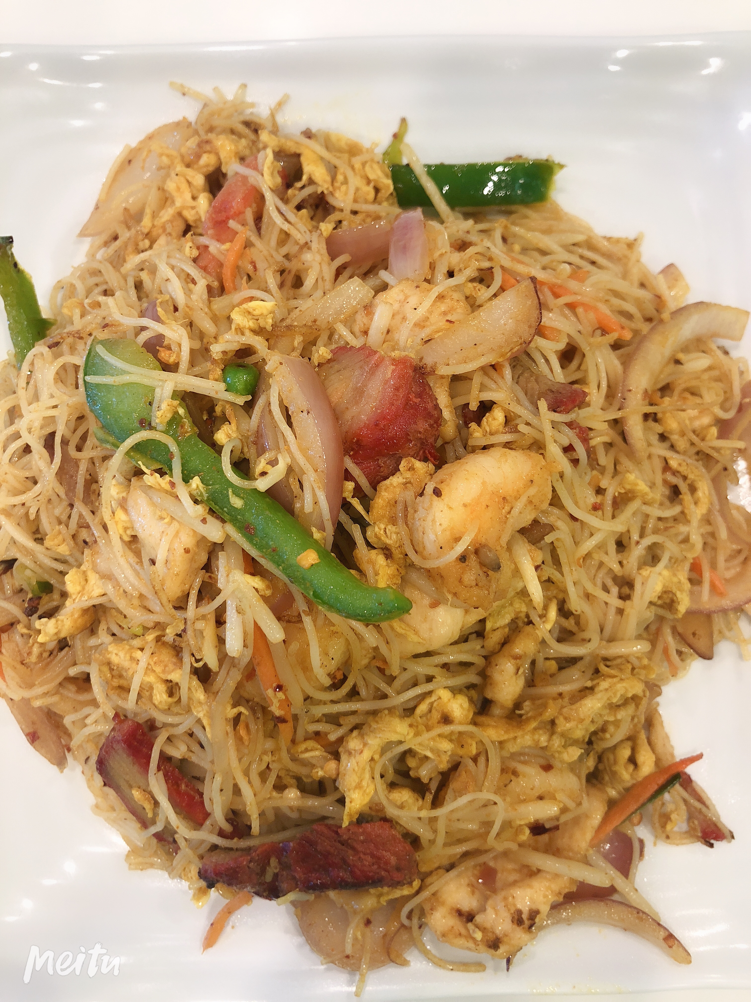 Order 84. Singapore Curry Rice Noodle food online from So China Restaurant store, Murrieta on bringmethat.com