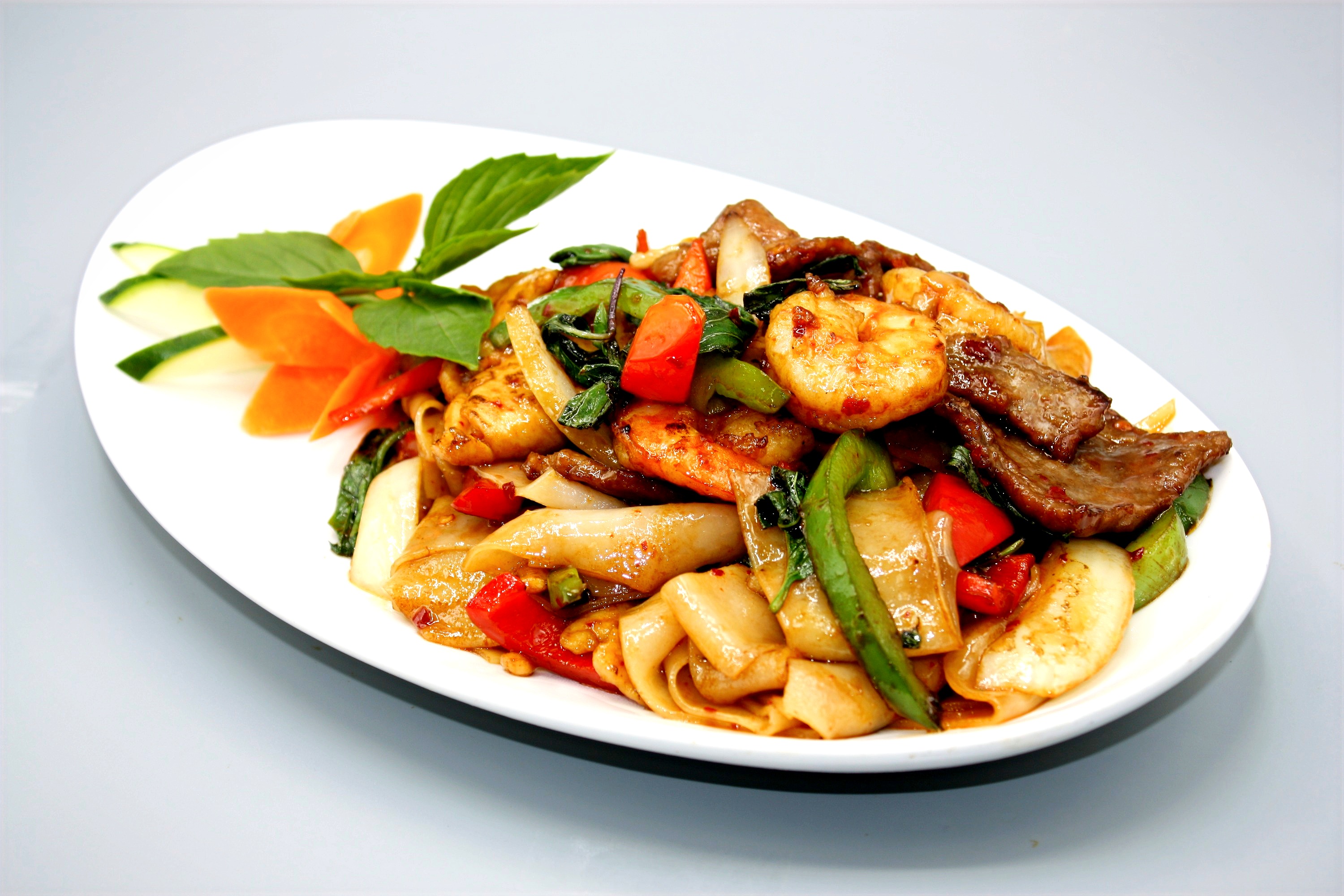 Order Drunken Noodle with Chicken food online from Chau's cafe store, Ashburn on bringmethat.com