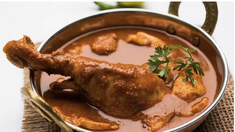 Order Traditional Chicken Curry food online from India Oven - Citrus Heights store, Citrus Heights on bringmethat.com