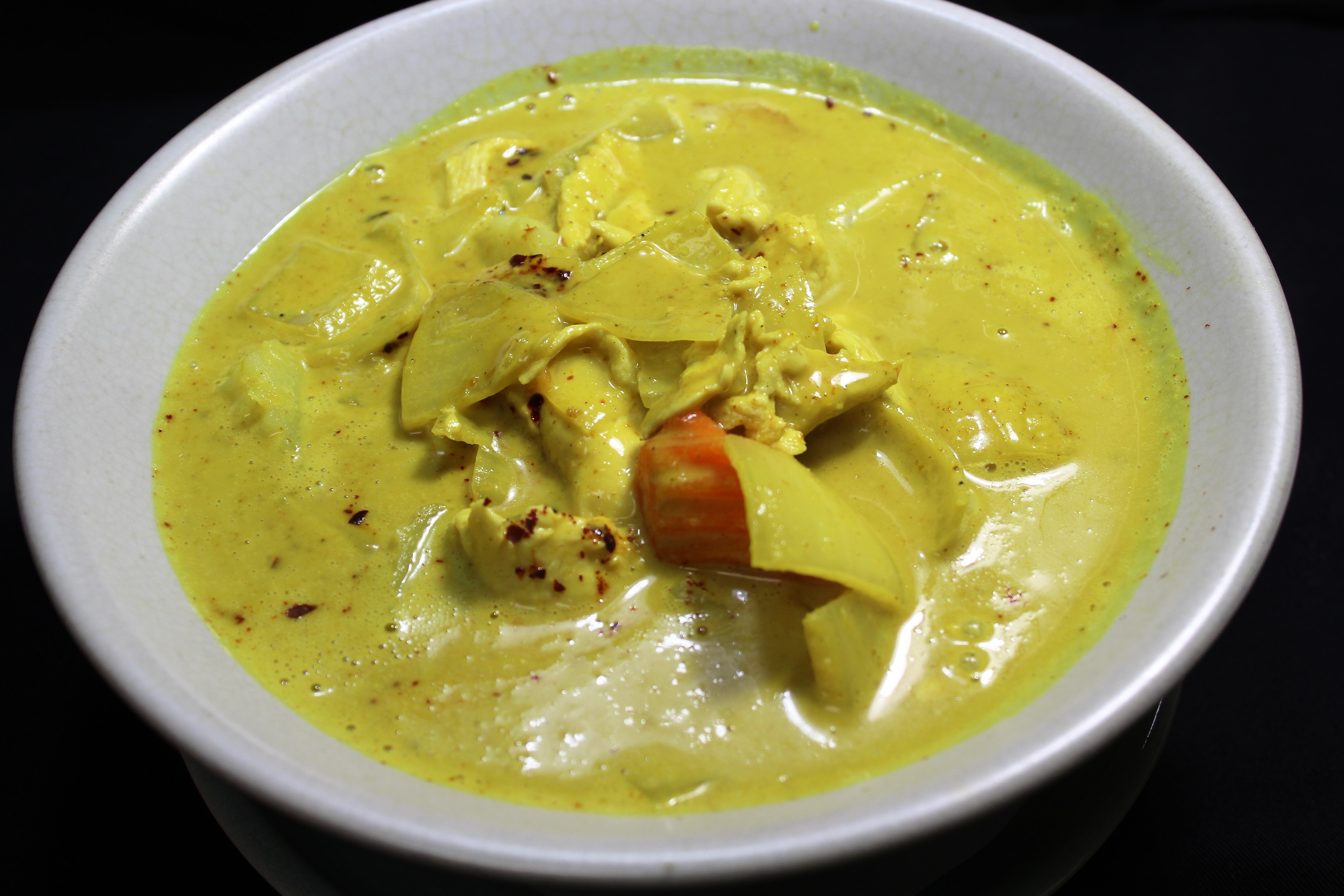 Order Yellow Curry food online from Cafe De Thai & Sushi store, Oceanside on bringmethat.com