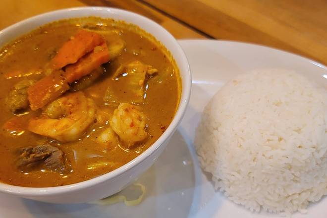 Order Yellow Curry food online from Thai Zappz store, Overland Park on bringmethat.com