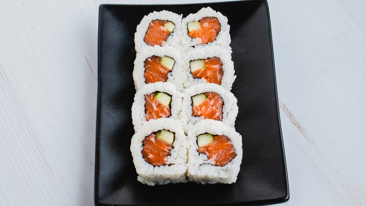 Order Salmon Roll food online from Bento & Noodles store, Chula Vista on bringmethat.com