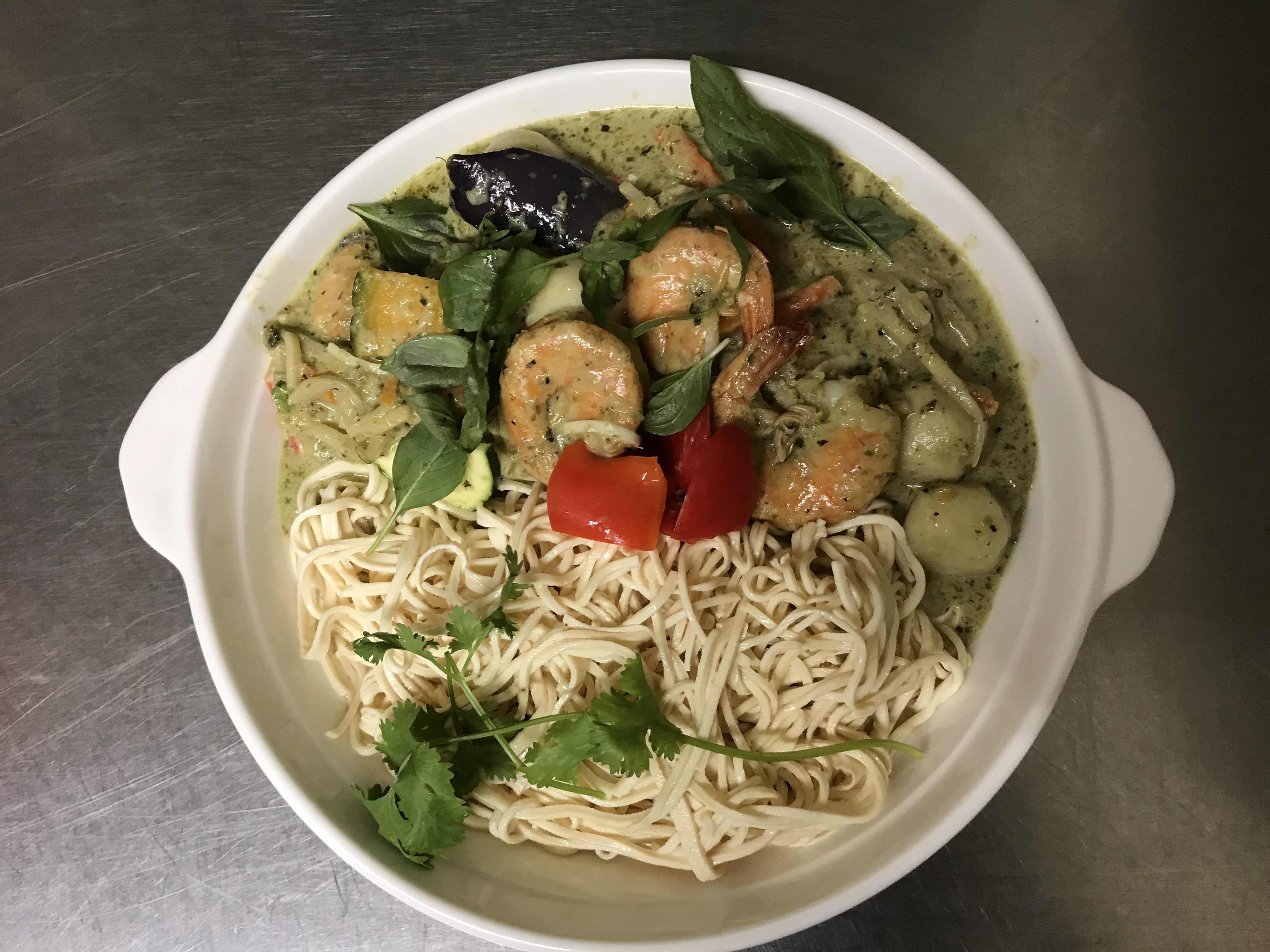 Order Seafood Green Curry with Soybean Noodles food online from Bai som thai kitchen store, San Francisco on bringmethat.com