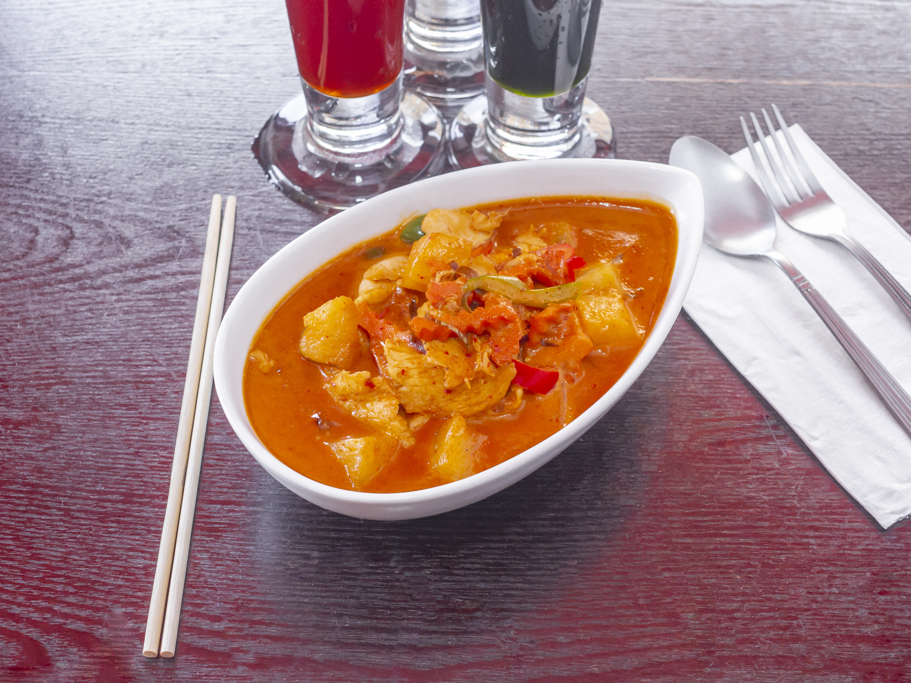 Order  Red Curry food online from Roi Siam store, Union City on bringmethat.com