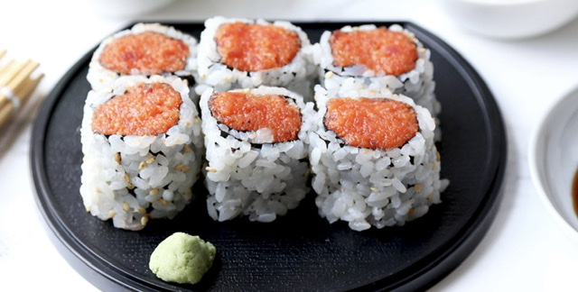 Order Spicy Tuna Roll food online from Aquamarine 38 store, New York on bringmethat.com