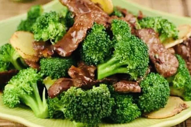 Order Beef Broccoli 芥兰炒牛肉 food online from Beijing Noodle House 同顺面馆 store, Lake Forest on bringmethat.com
