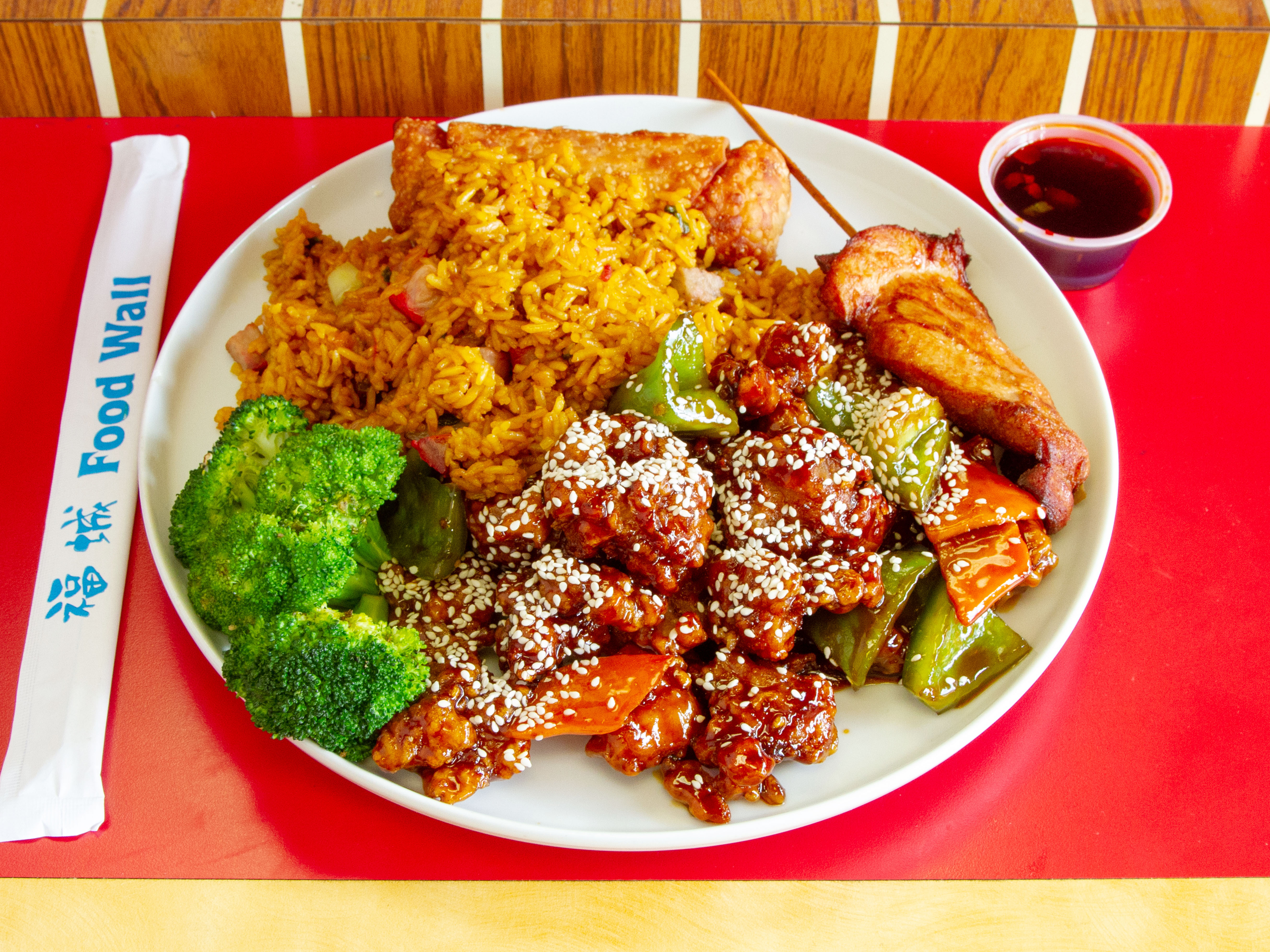 Order C16. General Tso'o Chicken Combo Plate food online from Food Wall Chinese Restaurant store, Jamaica Plain on bringmethat.com