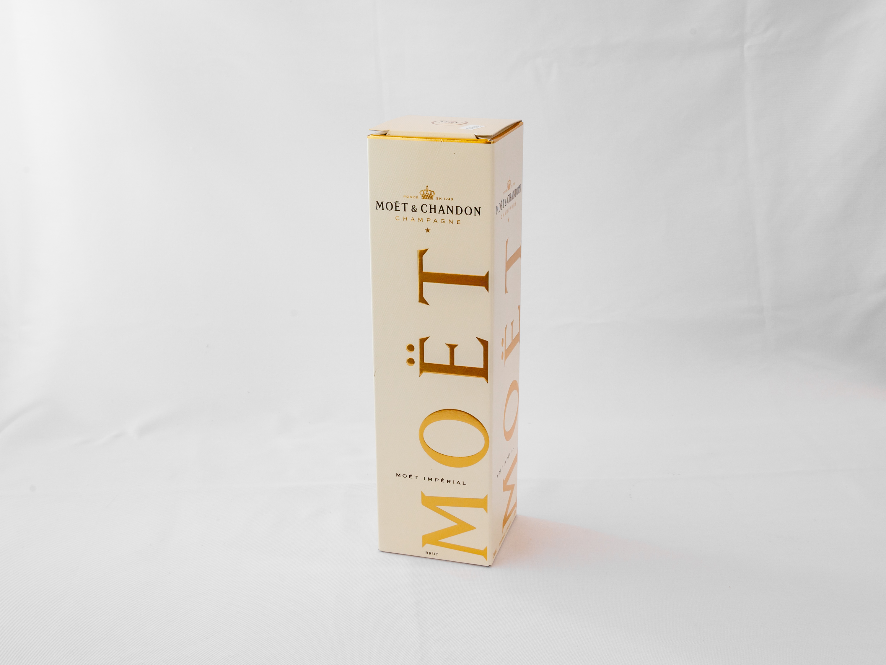 Order Moet and Chandon Imperial Brut, 750 ml. Champagne food online from Galleria liqueurs (old town) store, Chicago on bringmethat.com