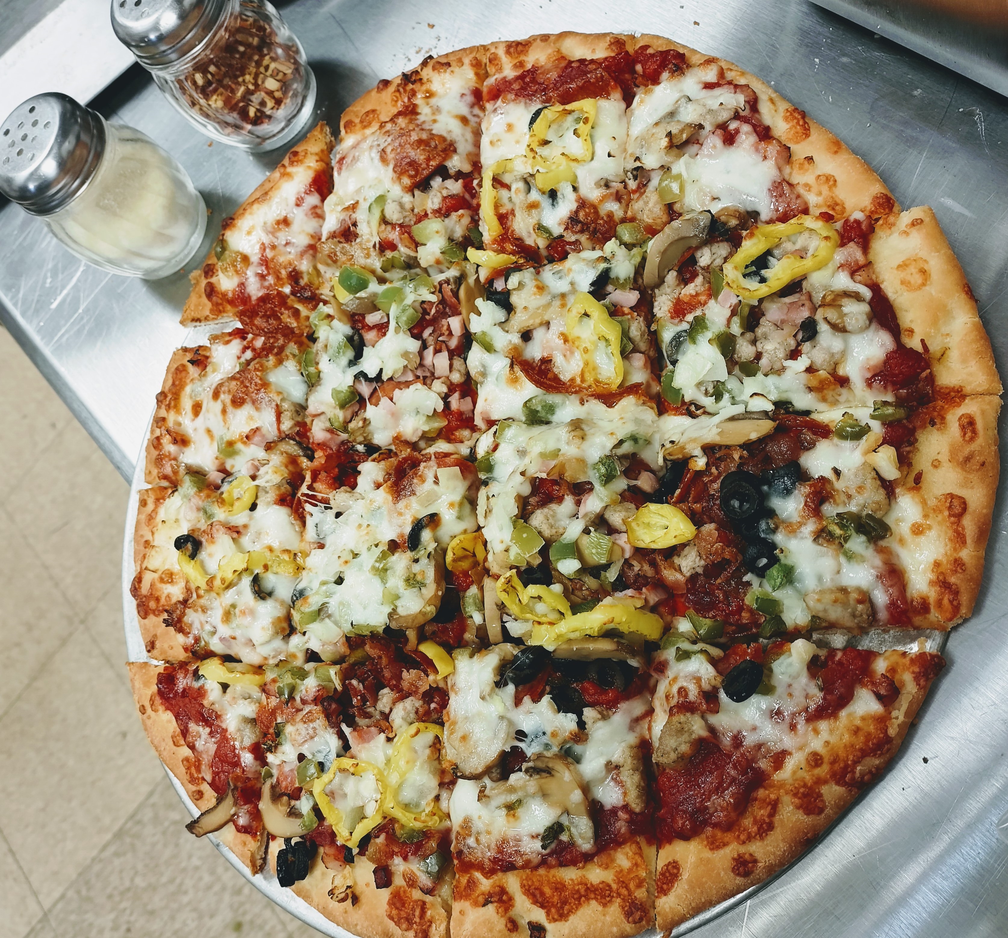 Order Supreme Pizza food online from Mac Hideaway Bar & Grill store, New Albany on bringmethat.com