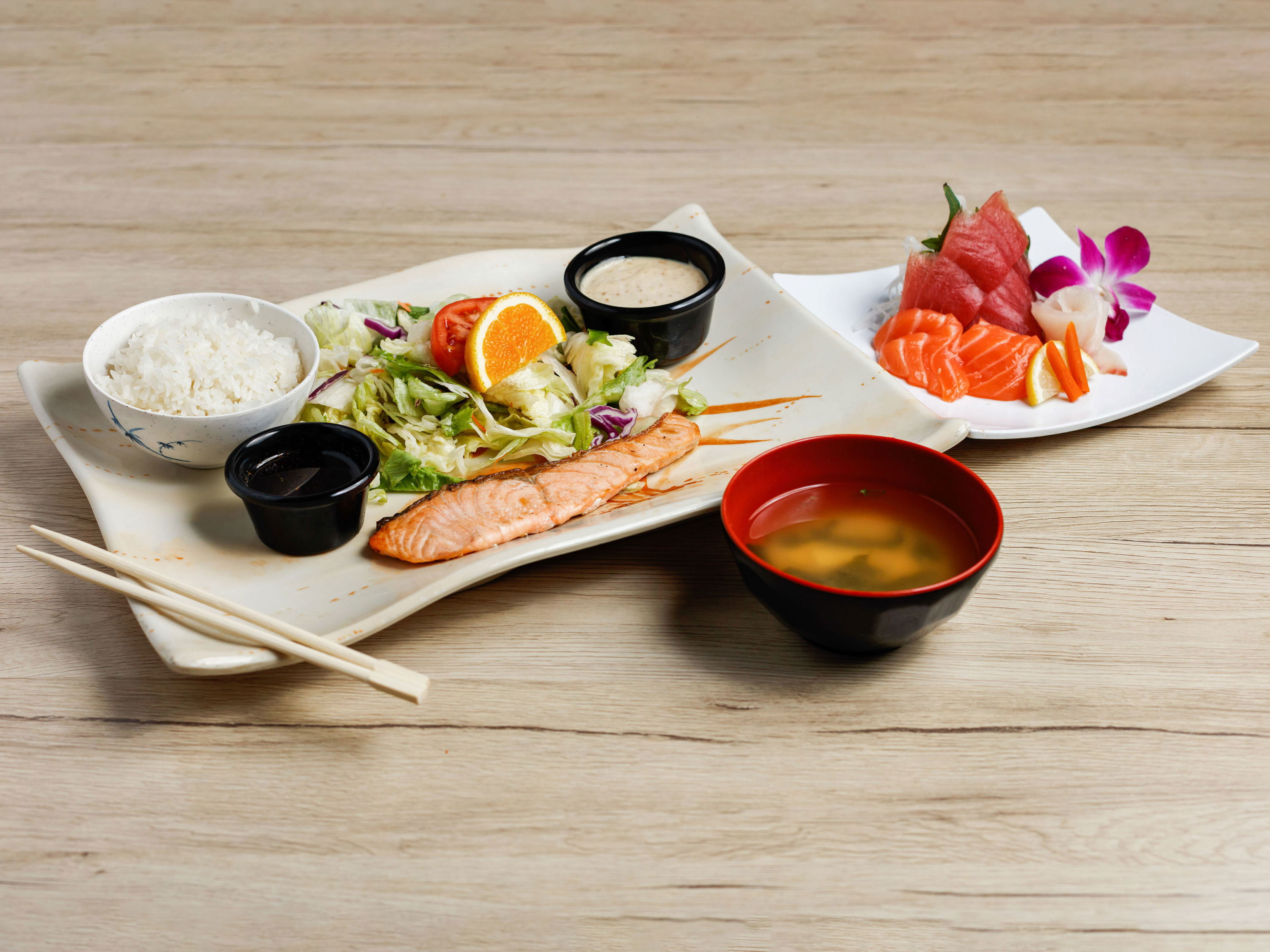 Order Combination J Dinner food online from Akaihana Sushi & Grill store, Phoenix on bringmethat.com