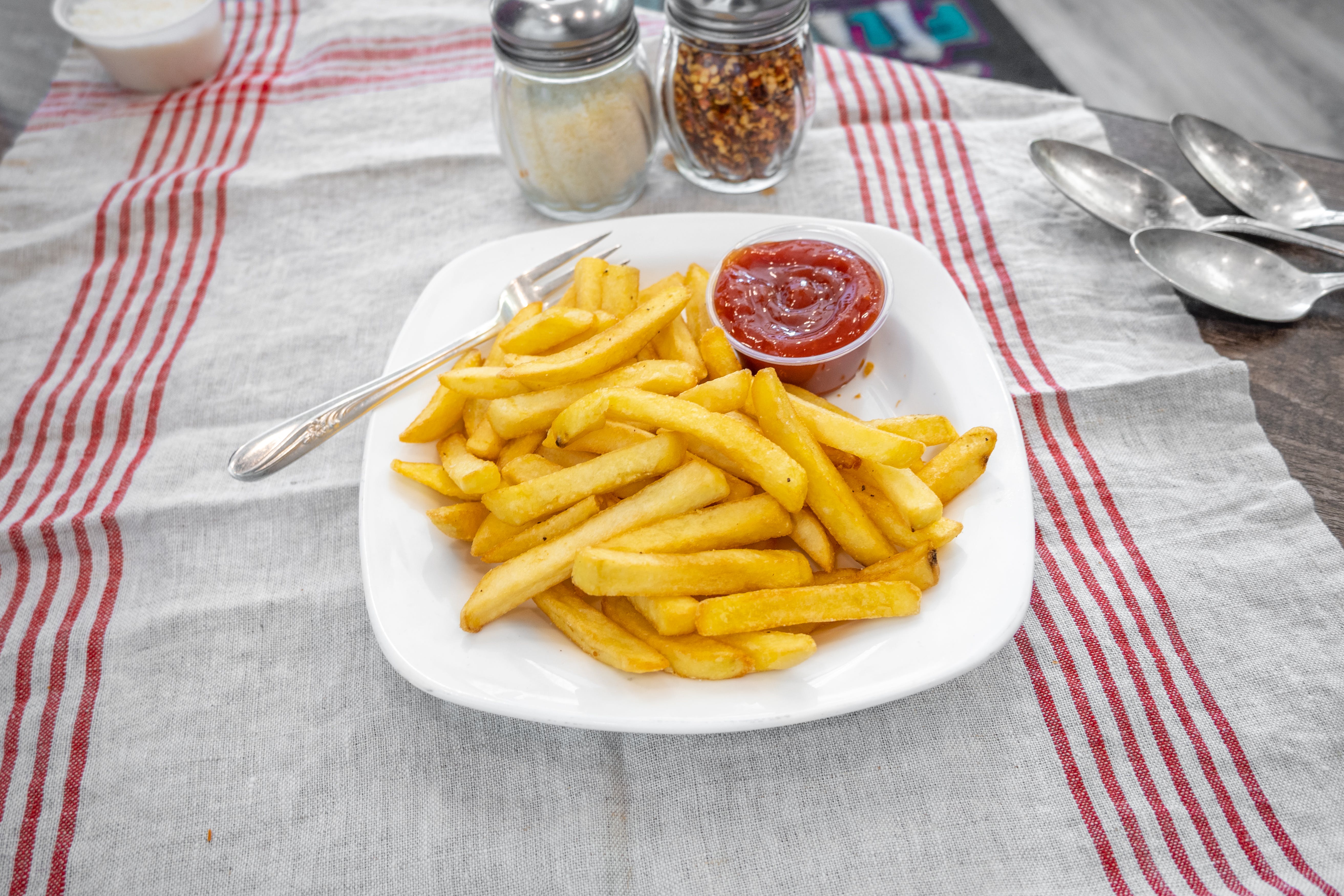 Order French Fries - Appetizer food online from Filippo's Pizzeria & Grill store, Glassboro on bringmethat.com