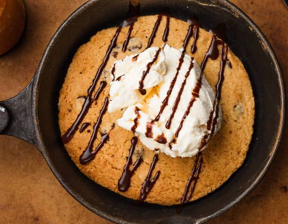 Order Chocolate Chip Skillet Cookie food online from Capital City Grill Downtown store, Baton Rouge on bringmethat.com