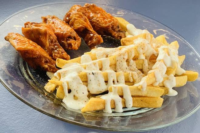 Order Wing Combo food online from Buku Drip Burger And Wings store, New Orleans on bringmethat.com