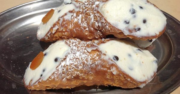 Order Cannolo  Siciliano food online from Luna Rossa store, New York on bringmethat.com