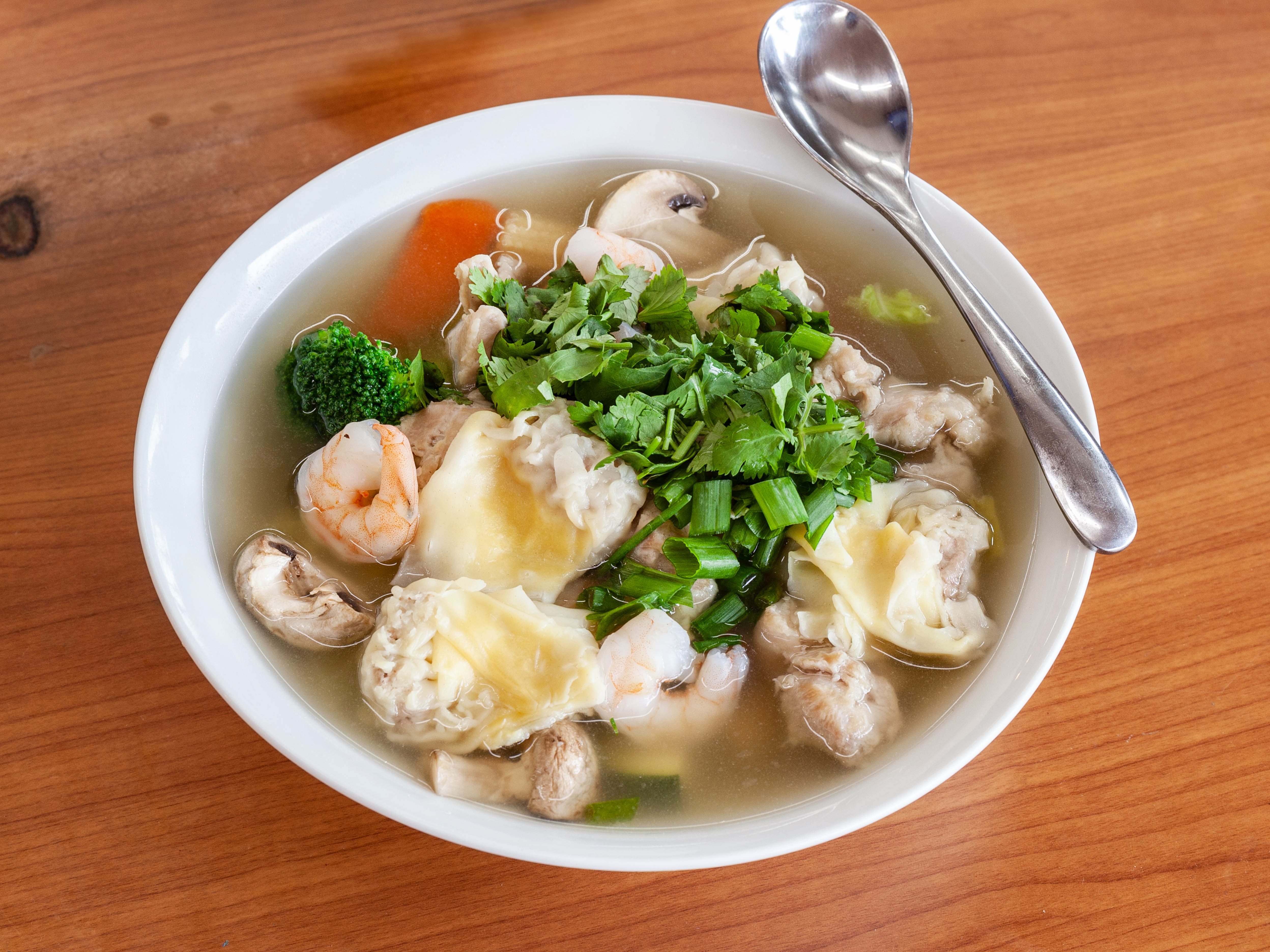 Order Wonton Soup food online from Chinatown Express store, Los Angeles on bringmethat.com