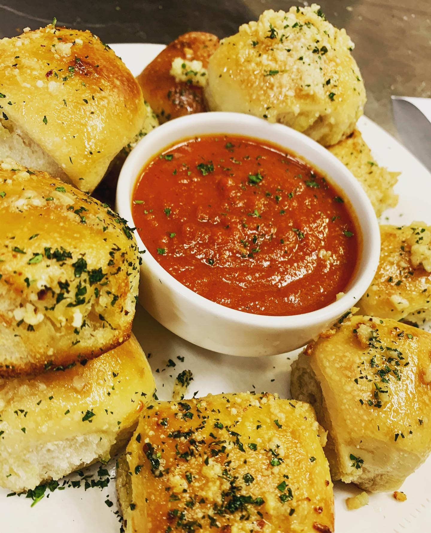 Order Traditional Garlic Knots - 6 Pieces food online from Franco's Metro Restaurant & Bar store, Fort Lee on bringmethat.com