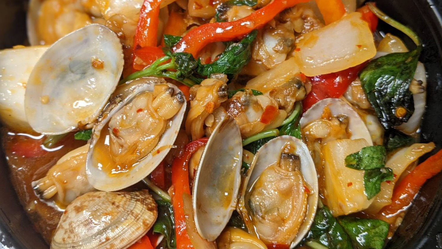 Order Stir Fried Clams with Chili Paste (Hoi Lai Prik Prow) food online from Rice Pot Thai Cuisine store, New Haven on bringmethat.com