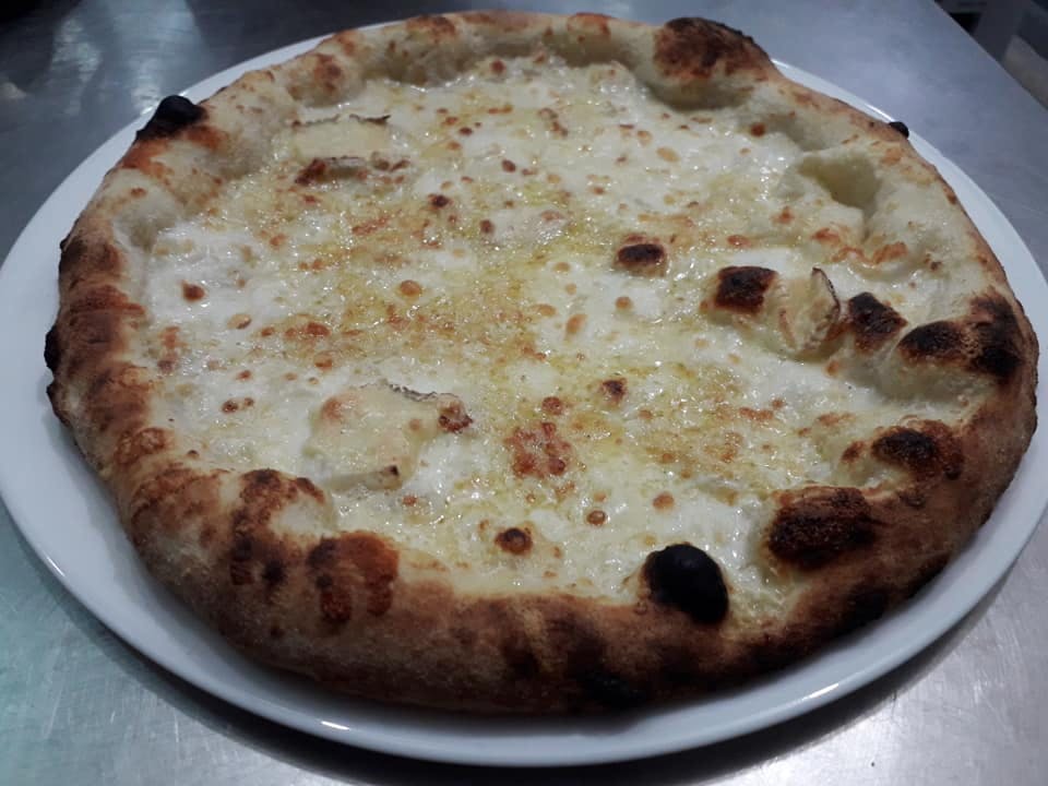 Order White Cheese Pizza - Medium 14'' food online from Pizza Di Roma store, Atlantic City on bringmethat.com