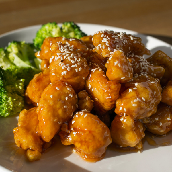 Order Sesame Chicken food online from Serai RICE & NOODLES store, Chicago on bringmethat.com