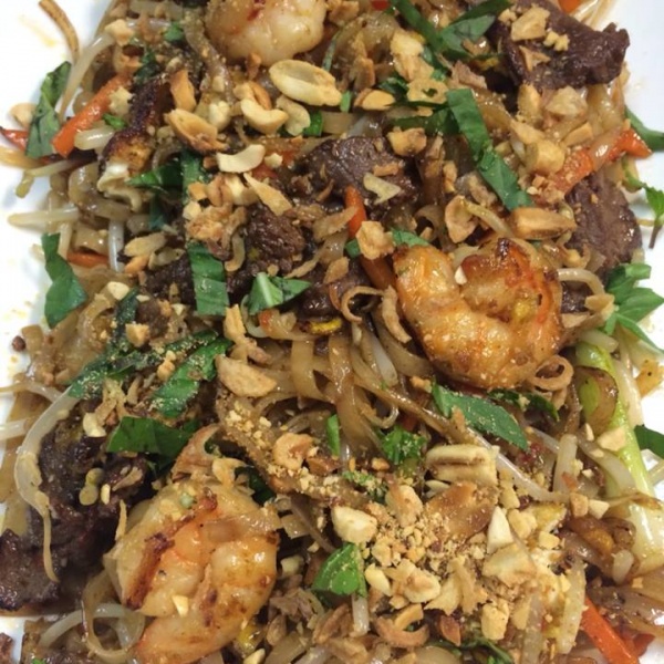 Order 62. Pad Thai Tom, Bo Hot Ga food online from Ld Pho store, Chicago on bringmethat.com