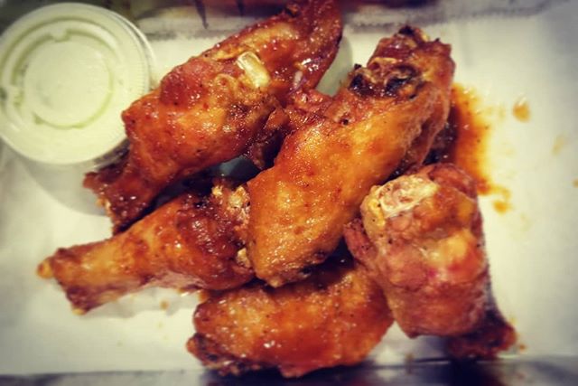 Order CHICKEN WINGS food online from Blvd Brgr Company store, Camarillo on bringmethat.com