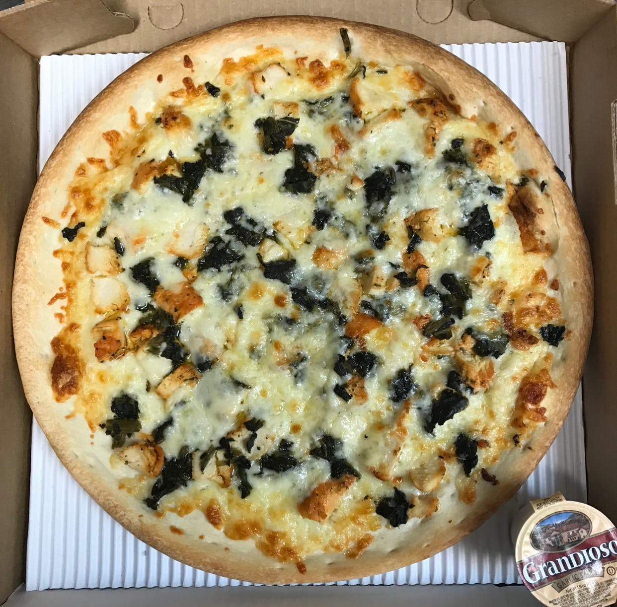 Order Grilled Chicken & Broccoli Pizza - Small 12'' food online from Diamond Pizza and Grill store, Philadelphia on bringmethat.com