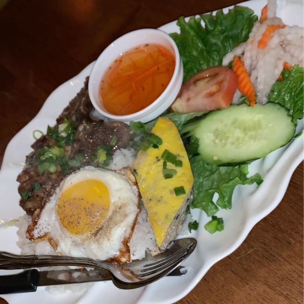 Order 93. Steamed Rice with Pork Chop, Egg Pie, Fried Eggs food online from Green Tree store, Seattle on bringmethat.com