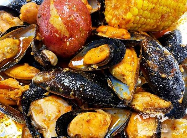 Order Black Mussels (1 lb) food online from Tasty Crab House store, Aiken on bringmethat.com